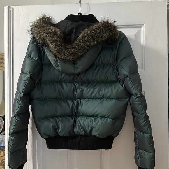 Guess faux fur hooded puffer bomber - Picture 4 of 7